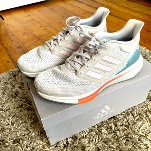 LAST CHANCE✌🏼 Adidas Women’s EQ21 RUN Sneakers Bounce